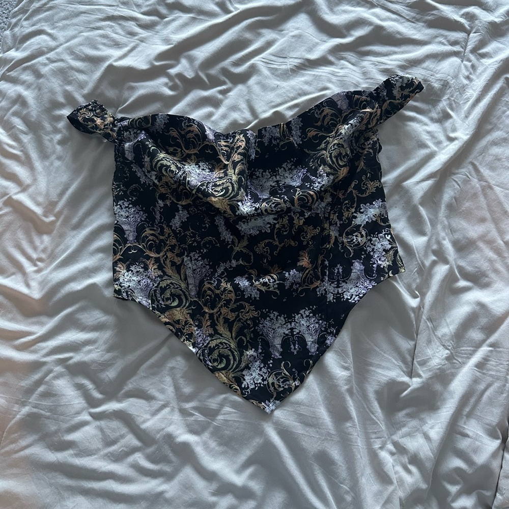 PrettyLittleThing Gray and Cream Patterned Top